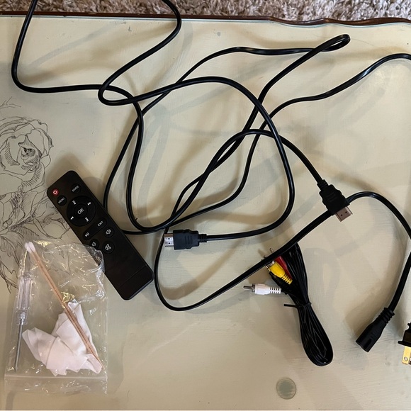 TMY Projector with Remote - Picture 7 of 7